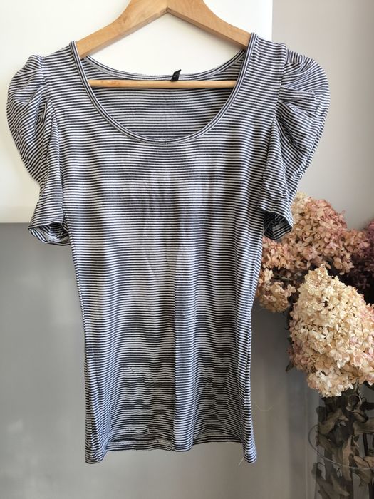 Bluzka w paski, pufki na ramionach