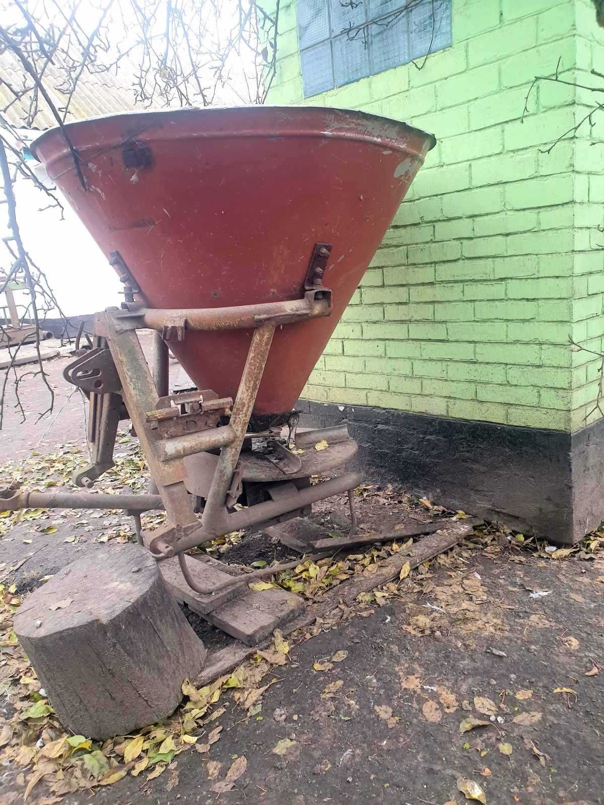Розкидач міндобрива без автосцепки (без трикутника)