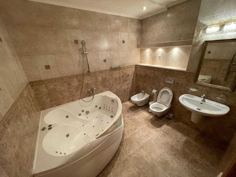 Дворівнева квартира в центрі міста! Можлива розстрочка!