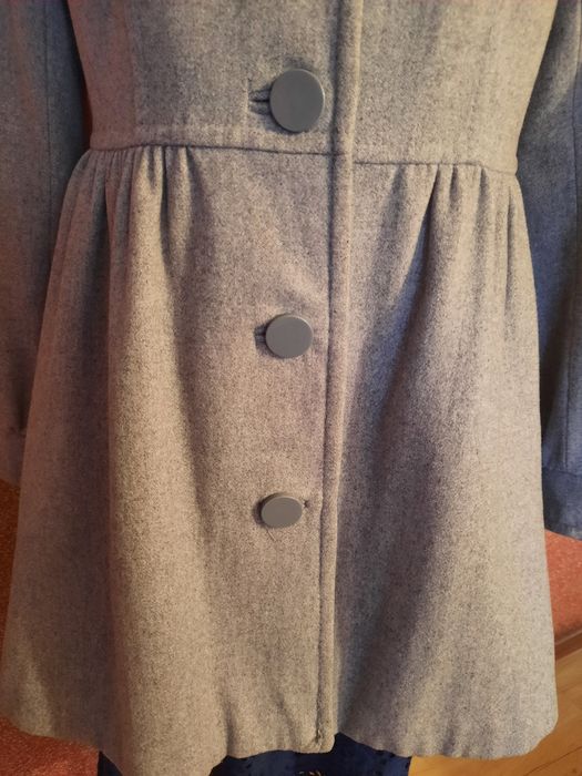 Piękny płaszcz idealny na wiosnę