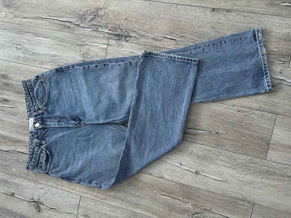 Zara, модні укорочені джинси, Look 2025