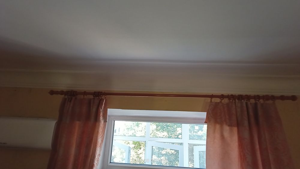 Карниз металевий, труба.