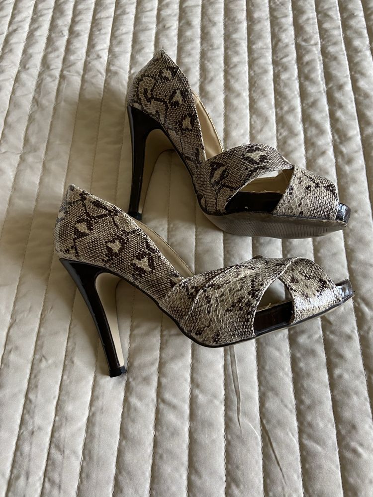 Sapatos de salto, nº 37 da Sfera femme