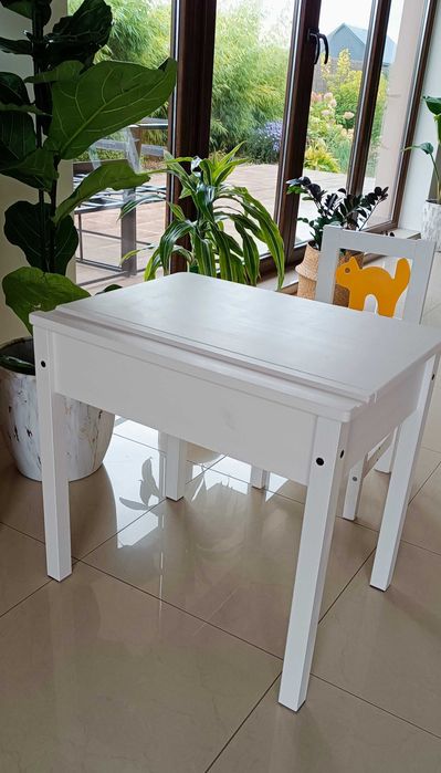 Biurko i krzesełko dziecięce Ikea