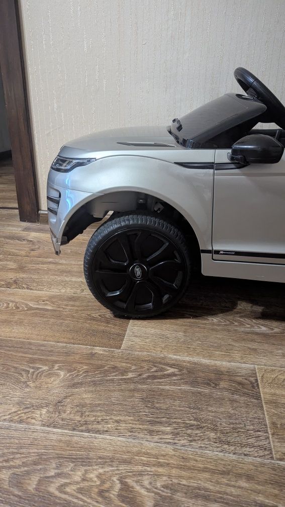 Продам новую детскую машину Range Rover