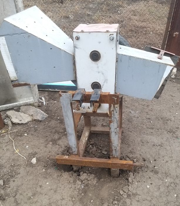 Подрібнювач гілок дс120