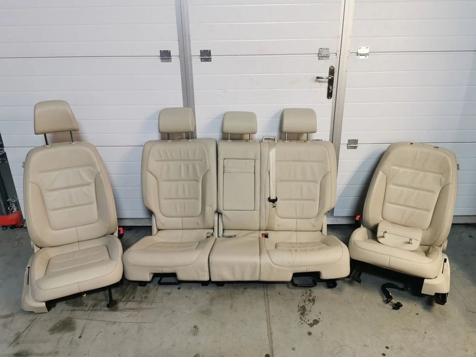 VW TOUAREG 7P 10-18R FOTEL FOTELE KOMPLET KANAPA SKÓRA JASNA KOMPLET FOTELI TOUAREG 7P