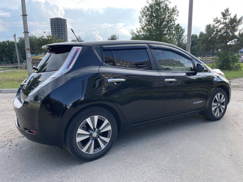 Продам Nissan leaf