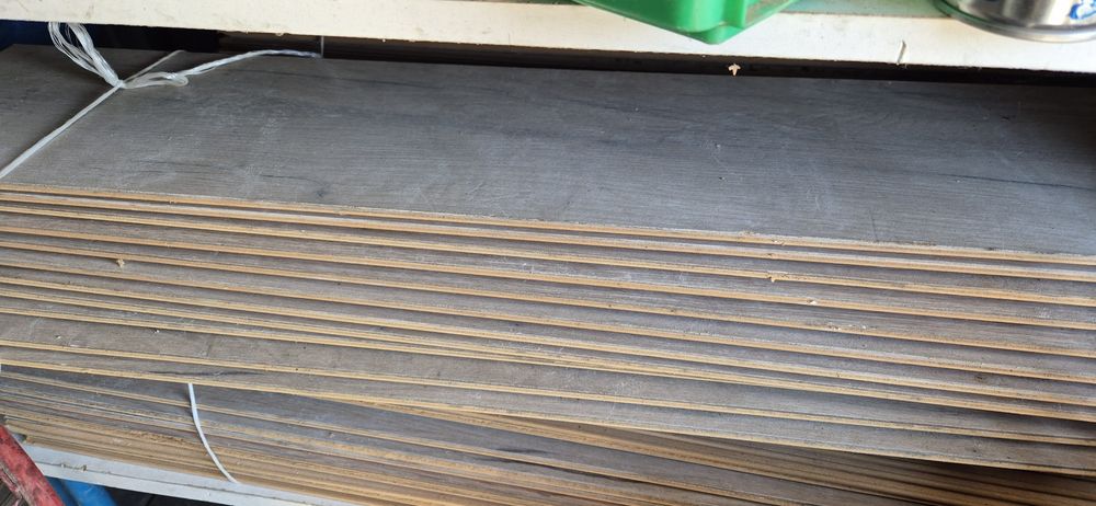 Panel  podłogowe  po rozbiórce  bardzo  dobry  stan