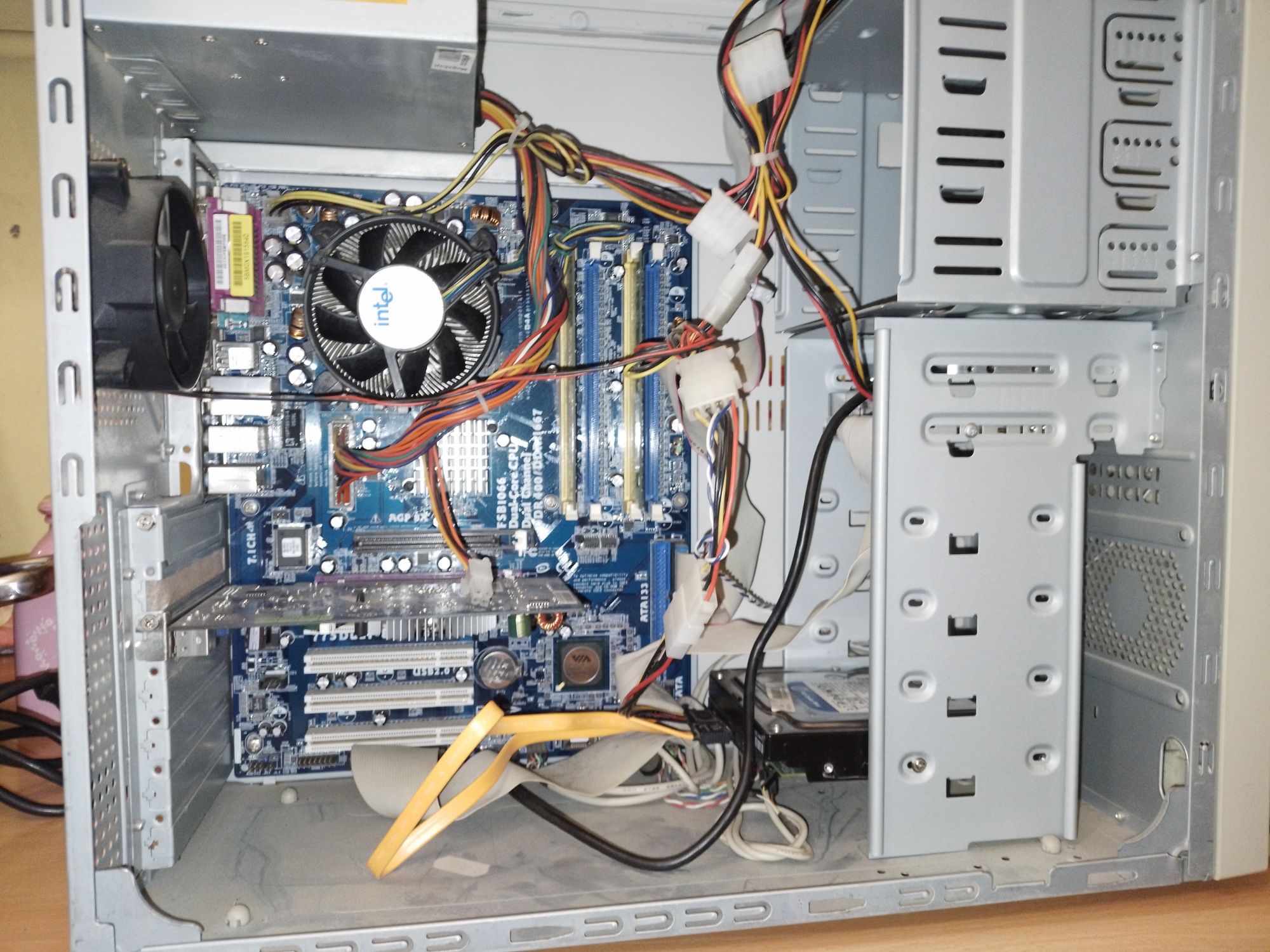 Fajny retro komputer pc