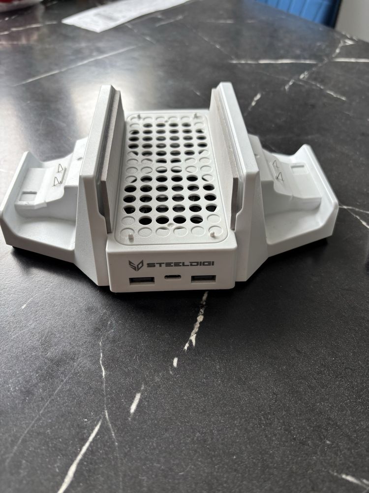 Podstawka chlodzaca z ladowarka do padow xbox series s