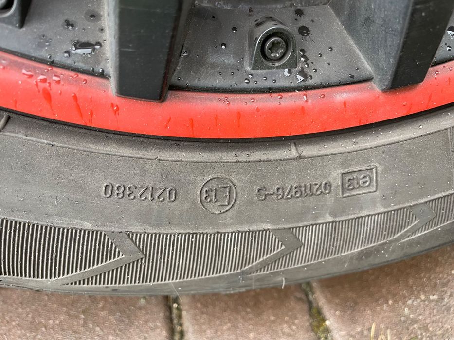 Zimowe koła 205/60 R16 Goodyear na felgach stalowych z kołpakami