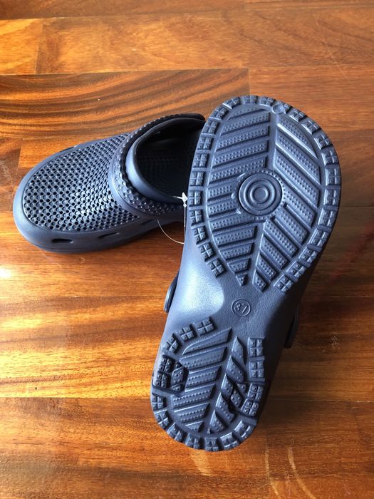 Chinelos (Crocs) 37