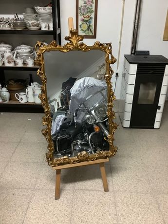 Espelho com frame trabalhado em gold