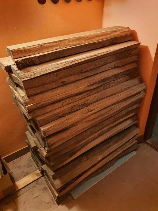 NAJTANIEJ: Drewno dębowe na schody podzielone na trepy.