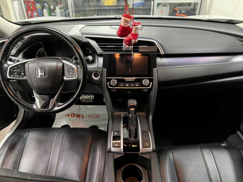 Honda Civic X Executive sedan 182KM
