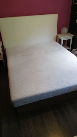 Łóżko z materacem 160 x 200 cm