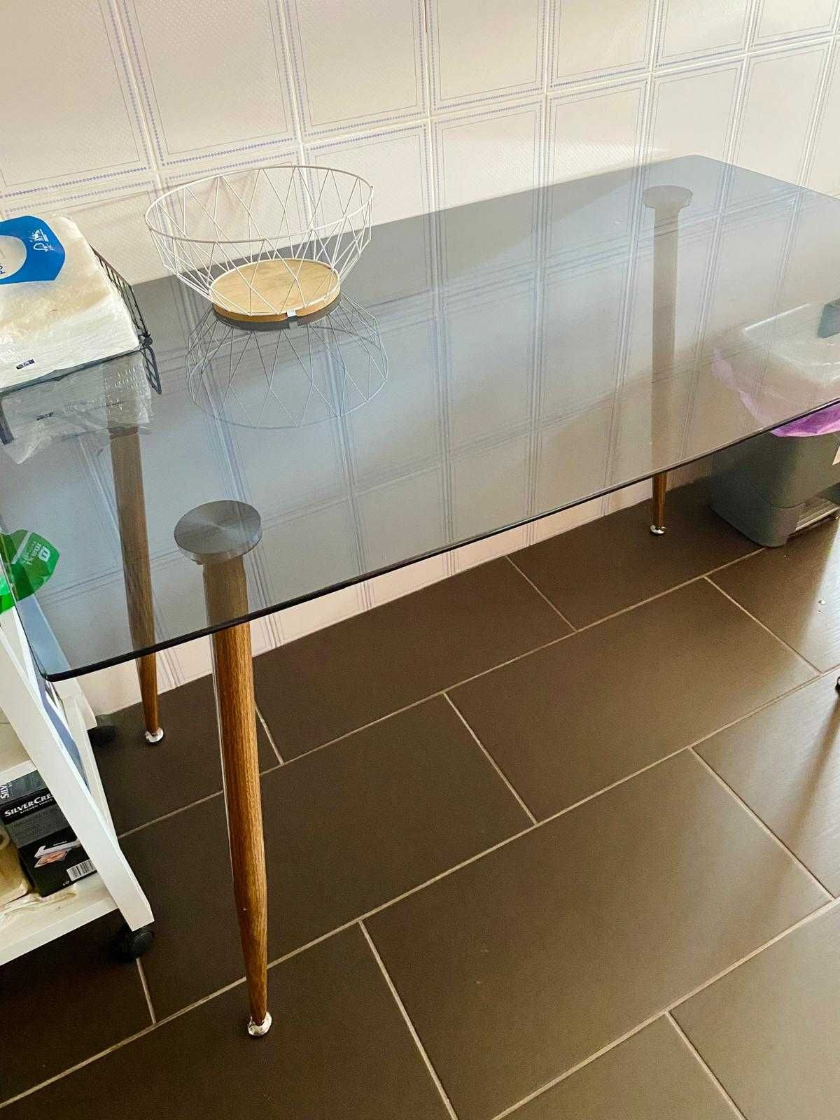 Mesa de refeição/apoio