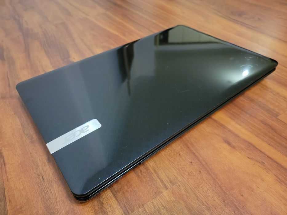 Acer TravelMate p273-mg 17.3 hd+/core i3 GeForce 710m 2gb