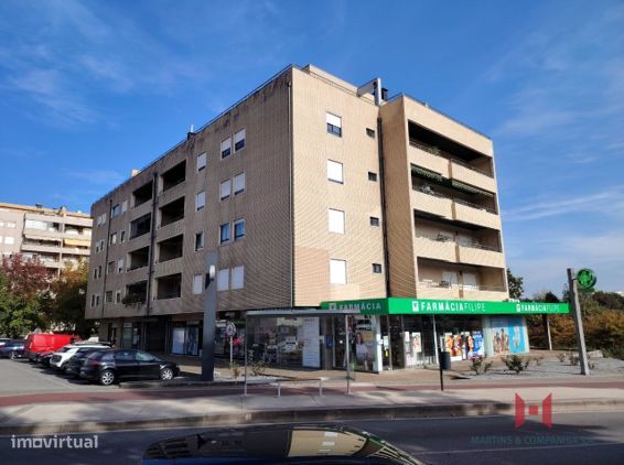 Loja Comercial na Cidade de Barcelos - (Junto à Farmácia Filipe)
