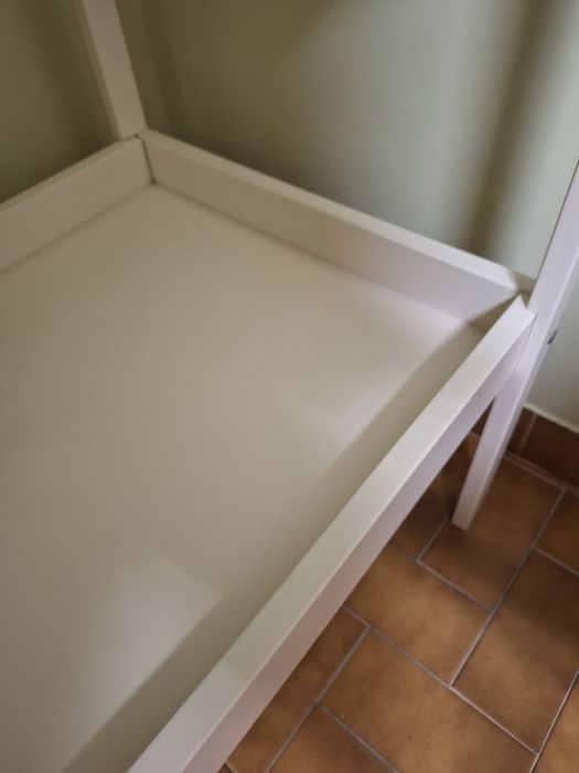 Trocador Sniglar (lacado de branco) + muda-fraldas Skotsam + cestos