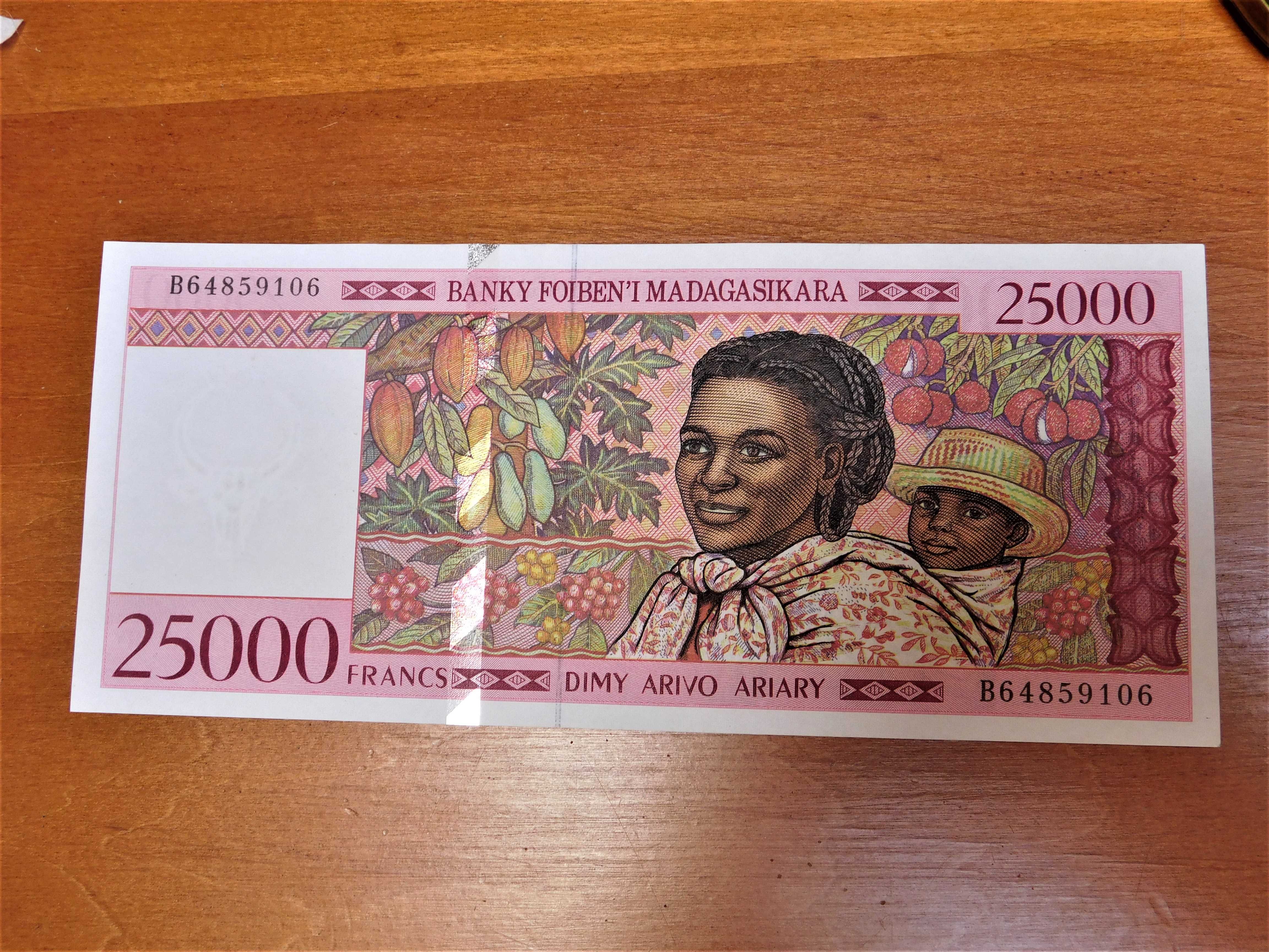 Madagaskar 25000 Francs 1998  UNC