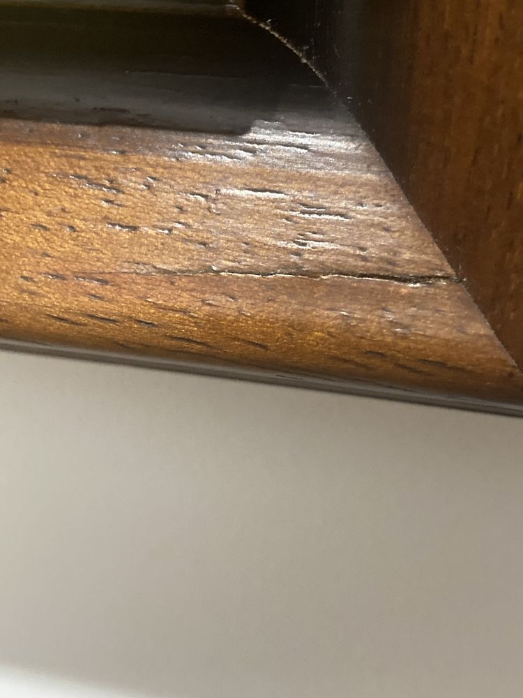 Espelho com detalhes dourados