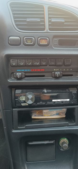 Mazada 323 F de 1995