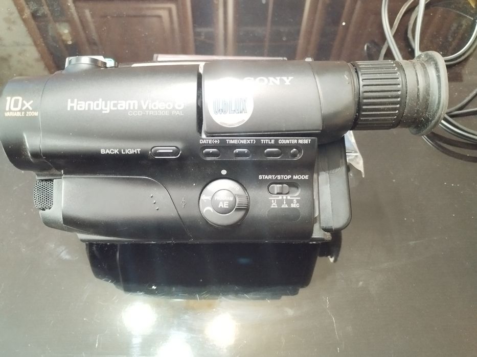 Видеокамера Sony CCD-TR330E