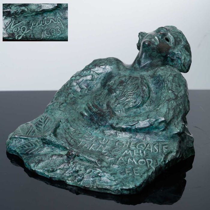 Escultura em bronze patinado