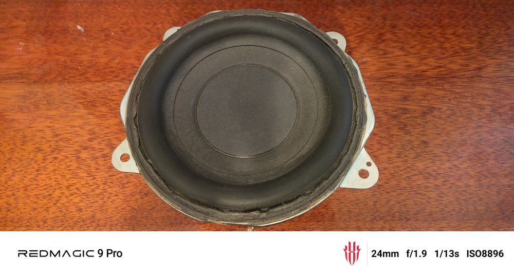 Динамики от калонки bowers Wilkins zeppelin air