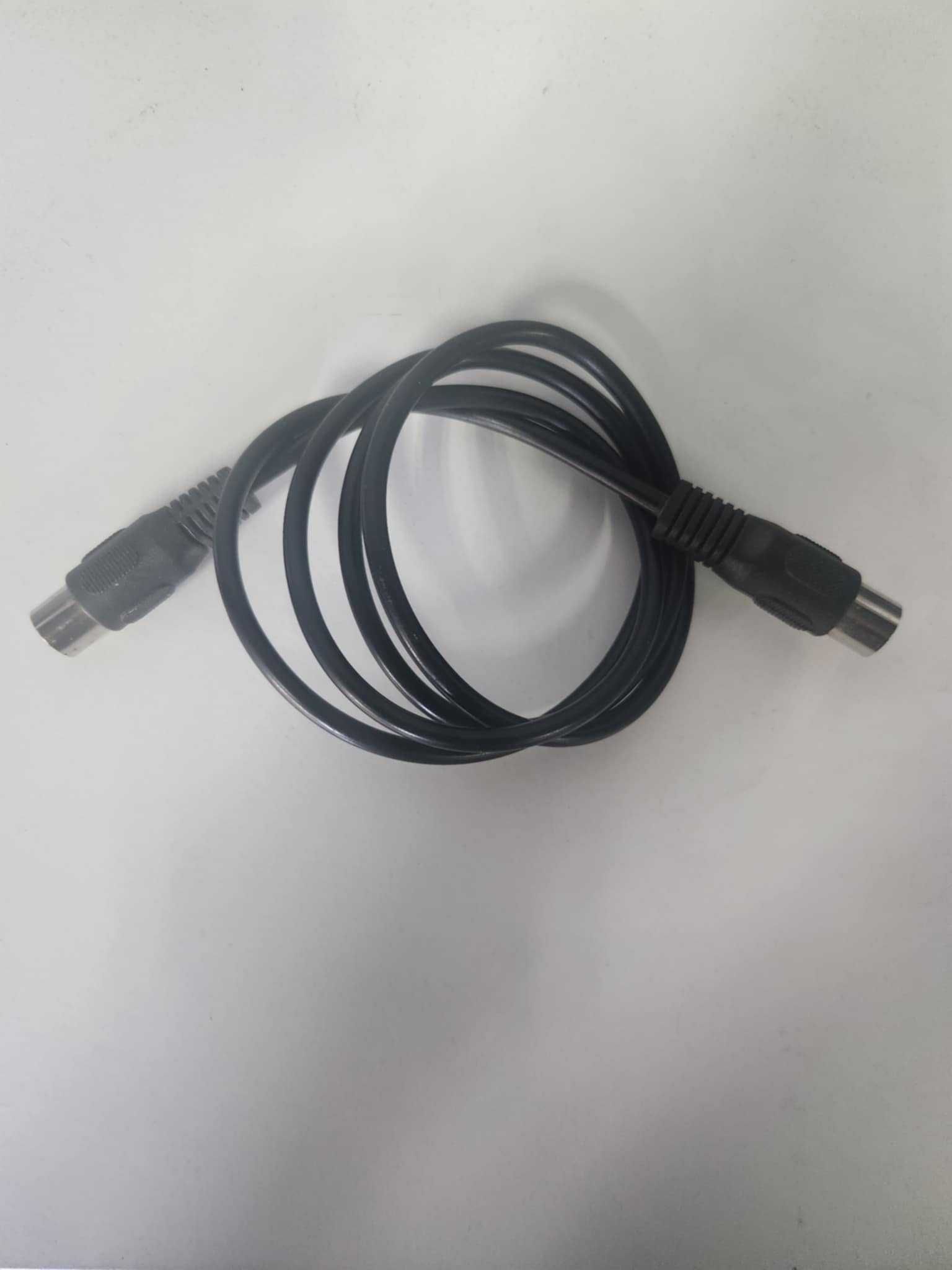 Kabel midi, krótki około 50 cm.