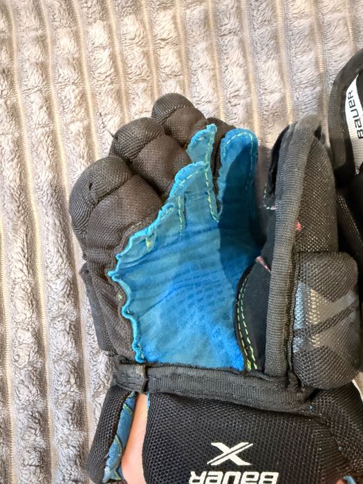 Sprzedam dziecięce rękawice hokejowe Bauer