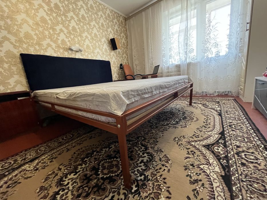 Кровать металлическая с мягким изголовьем