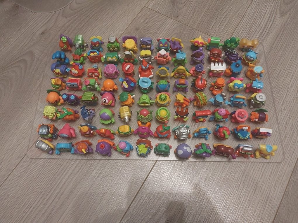Podstawka na figurki 96 sztuk, super zings, plus figurki,