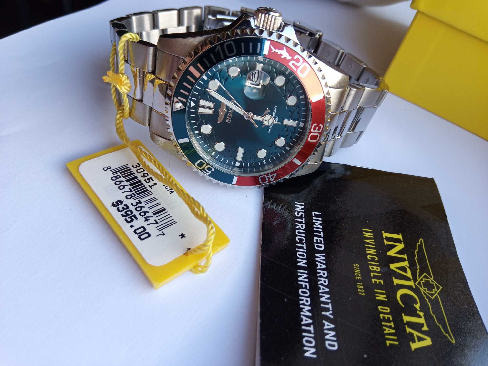 Мужские часы Invicta 30951 Pro Diver. Глубоко играющий свет циферблата