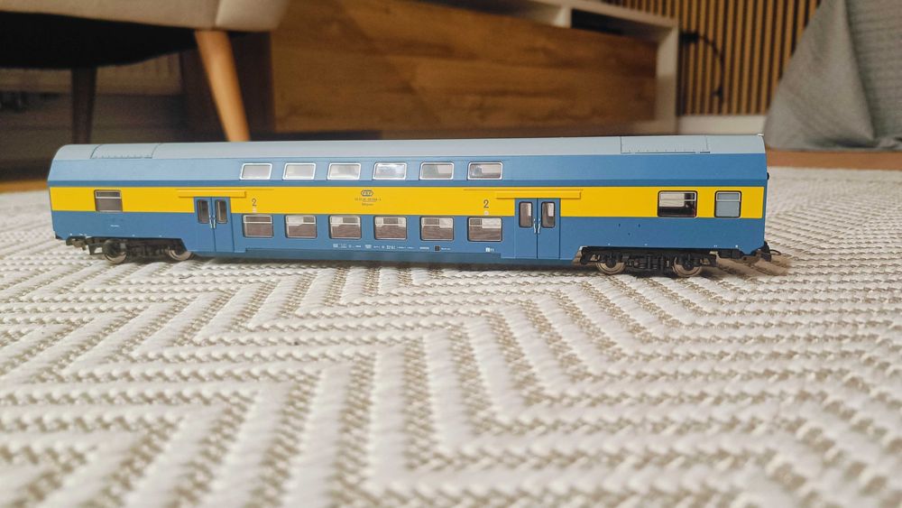 Wagon piętrowy przewozów regionalnych