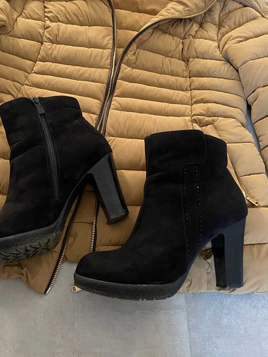 Czarne botki na wysokim obcasie eleganckie zamszowe jesień 38