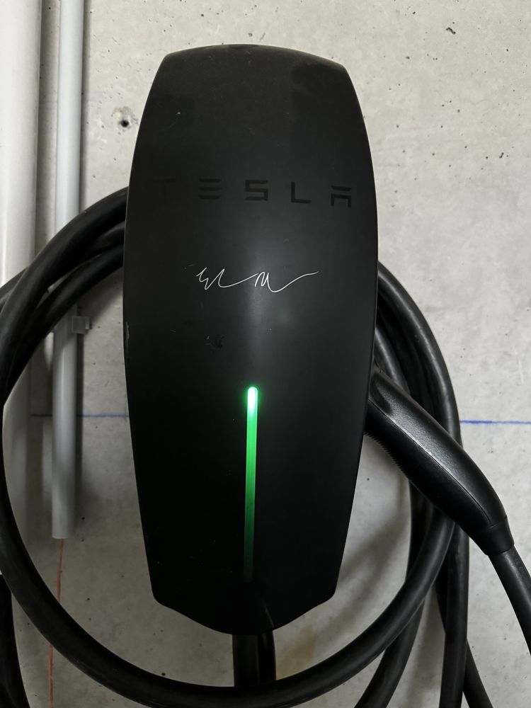 Tesla Wall Connector edição Signature