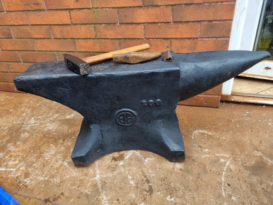 Ogromne kowadło 200kg