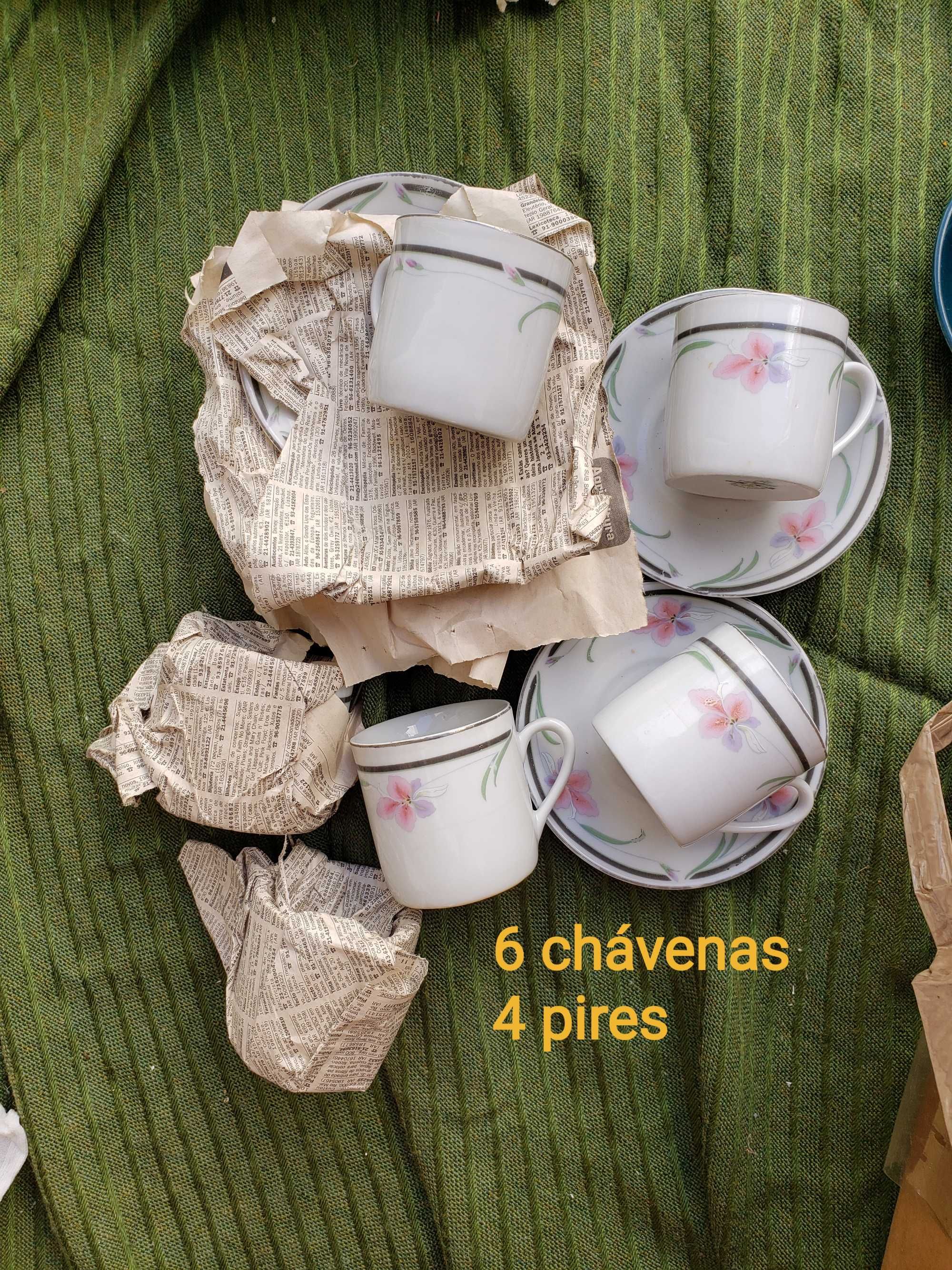 Conjunto de chávenas de café bonito