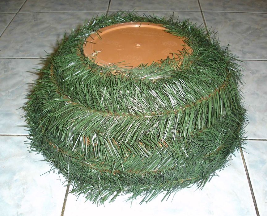 Doniczka,,osłonka z choiną, stroik.