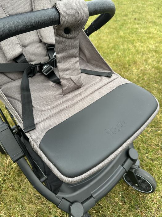 Прогулянкова коляска Flash