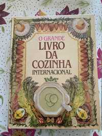 Livro “ O grande Livro da Cozinha Internacional”.