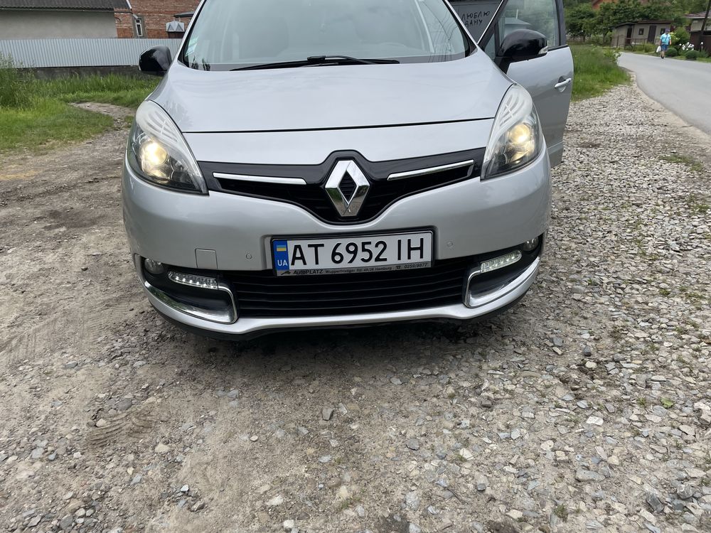 Автомобіль Renault Scenic