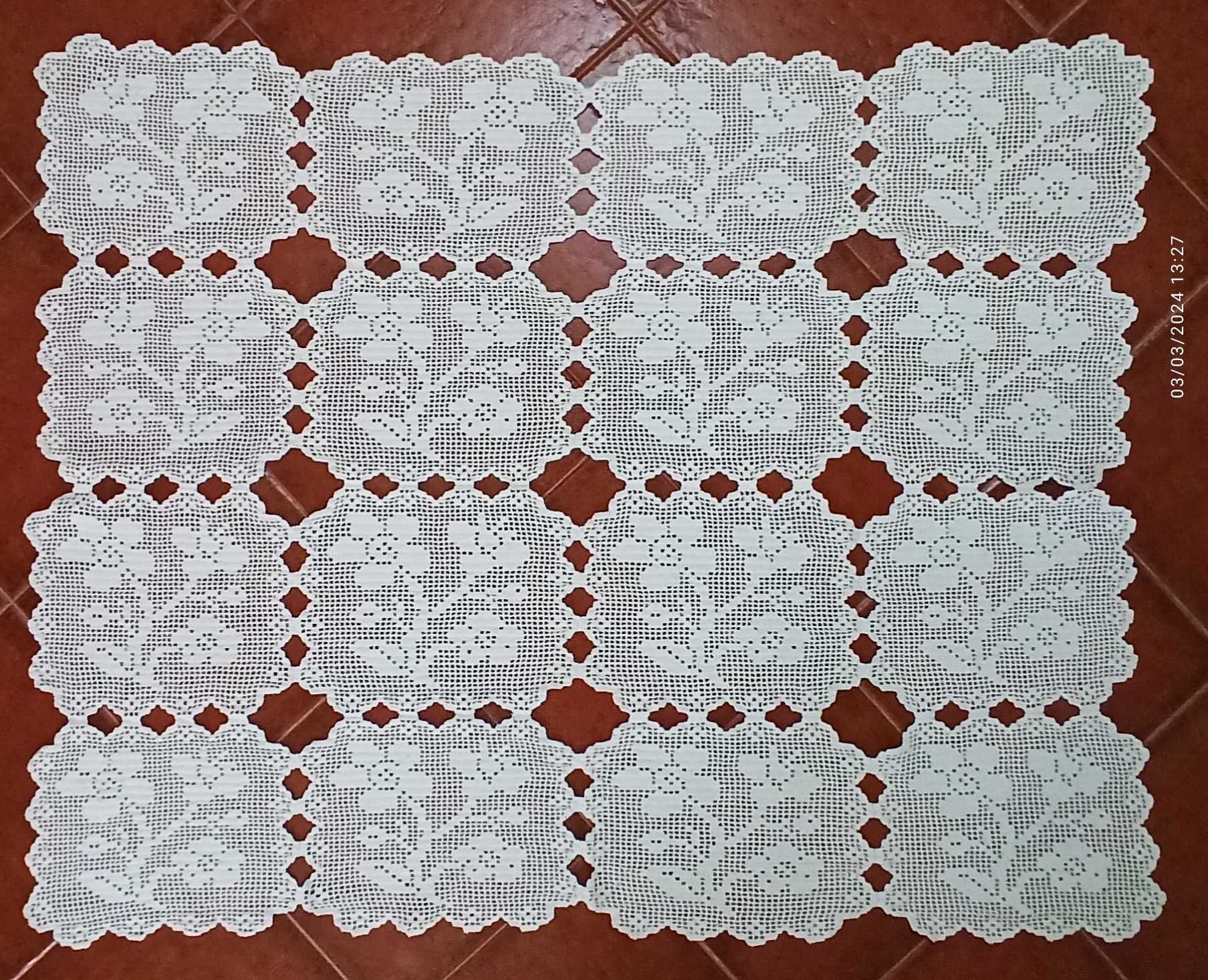 Toalha ou pano retangular artesanal em renda