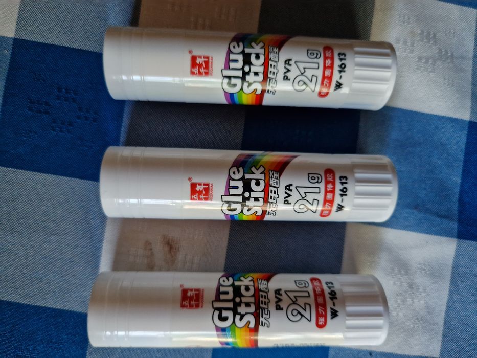 Tubos de cola branca de bastão. 3 unid. Novos