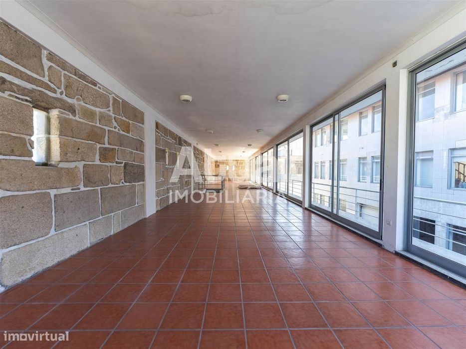 Armazém  Arrendamento em Caldelas,Guimarães