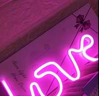 Neon na ścianę - napis LOVE