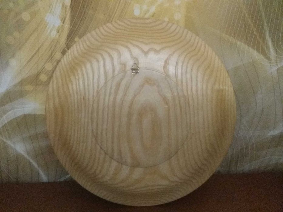 Drewniana misa w środku kłosy zboża motyw wiejski